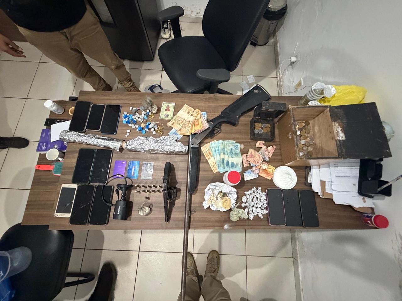 Seis pessoas são presas em operação contra facção criminosa investigada por tráfico e homicídios no MA