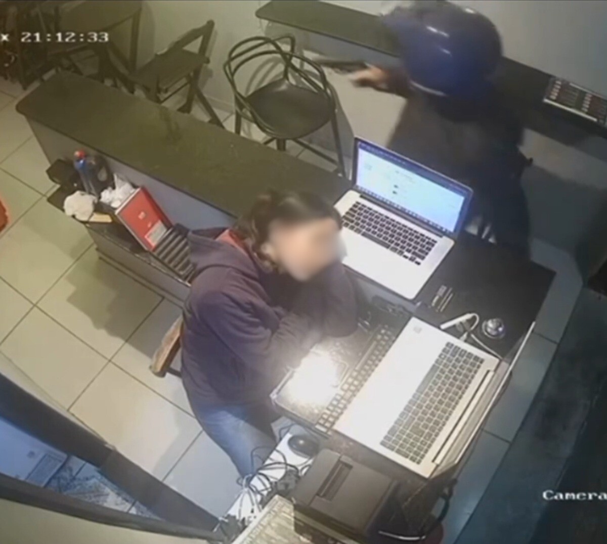 Lanchonete é assaltada à mão armada em Cabo Frio; vídeo