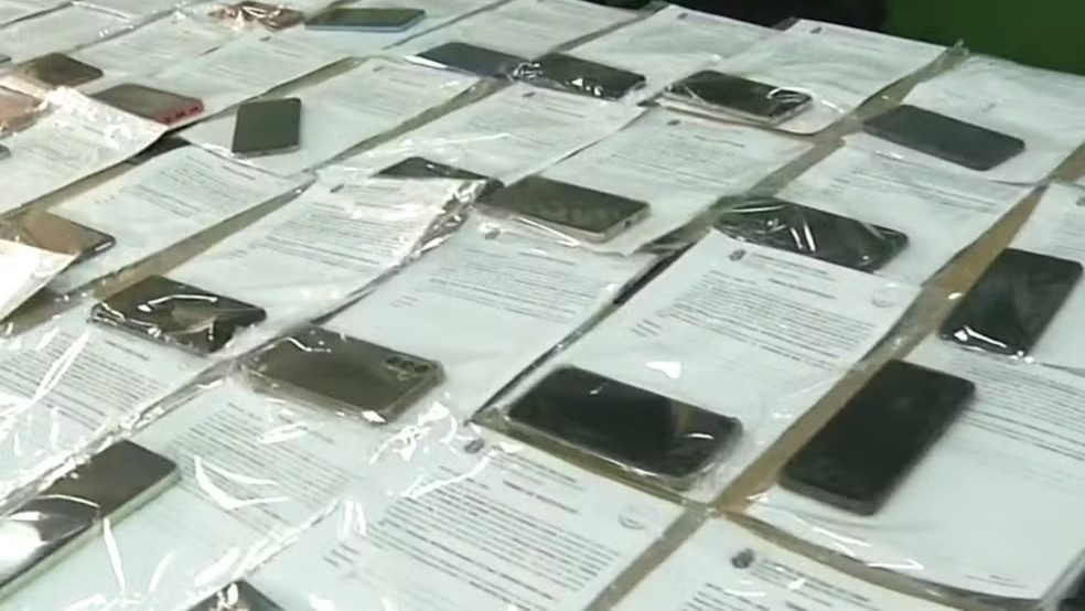 Programa Meu Celular ajuda vítimas de roubos e assaltos a recuperar o aparelho telefônico — Foto: TV Verdes Mares/Reprodução