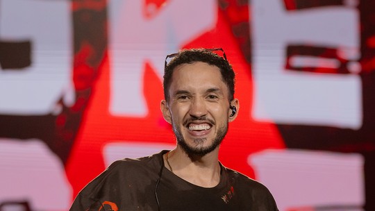 Grelo aciona ‘Caminhão de frete’ para dar a partida em disco gravado ao vivo em show feito em abril em Salvador -