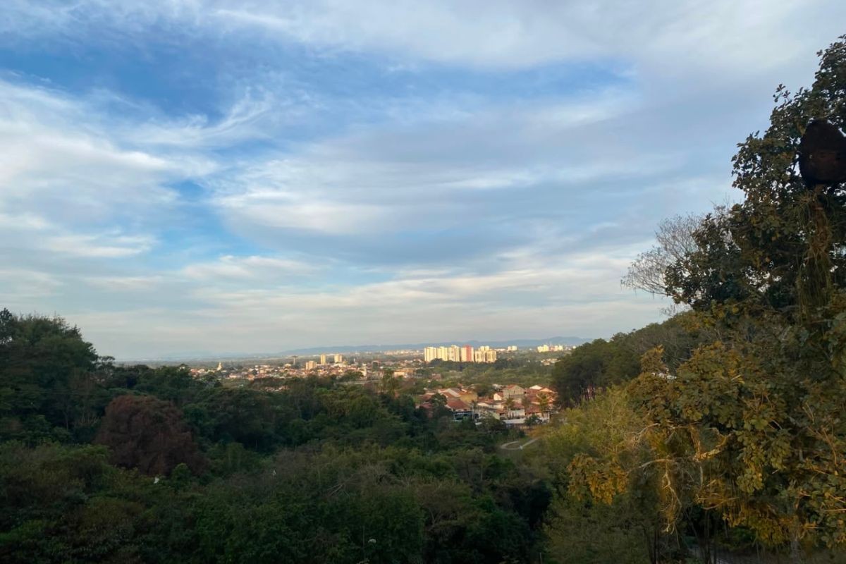 Tempo seco faz umidade do ar cair no Vale do Paraíba e índice chega a 23% em Taubaté
