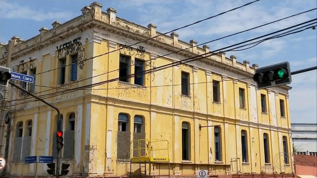 Abandonado há 26 anos, hotel tombado no centro de Bauru corre risco de  desabar