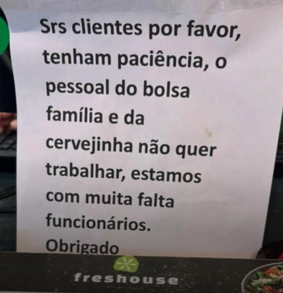Mensagem colocada no balcão de restaurante. — Foto: Reprodução/ X