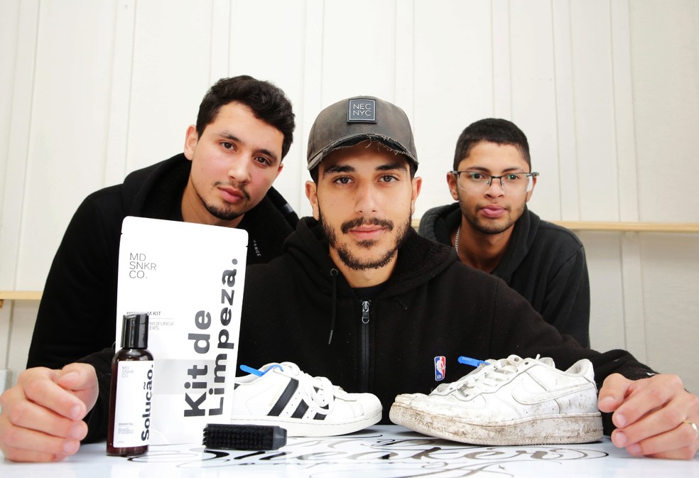 Jovens apostam no conserto e na customização de tênis por delivery: 'Somos  sapateiros gourmet', Economia