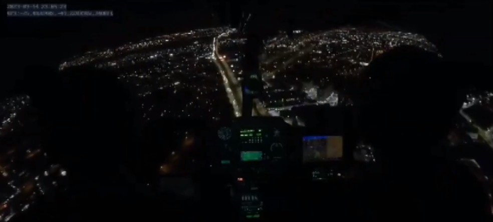 Imagem de dentro do helicóptero da PM durante a perseguição — Foto: Divulgação