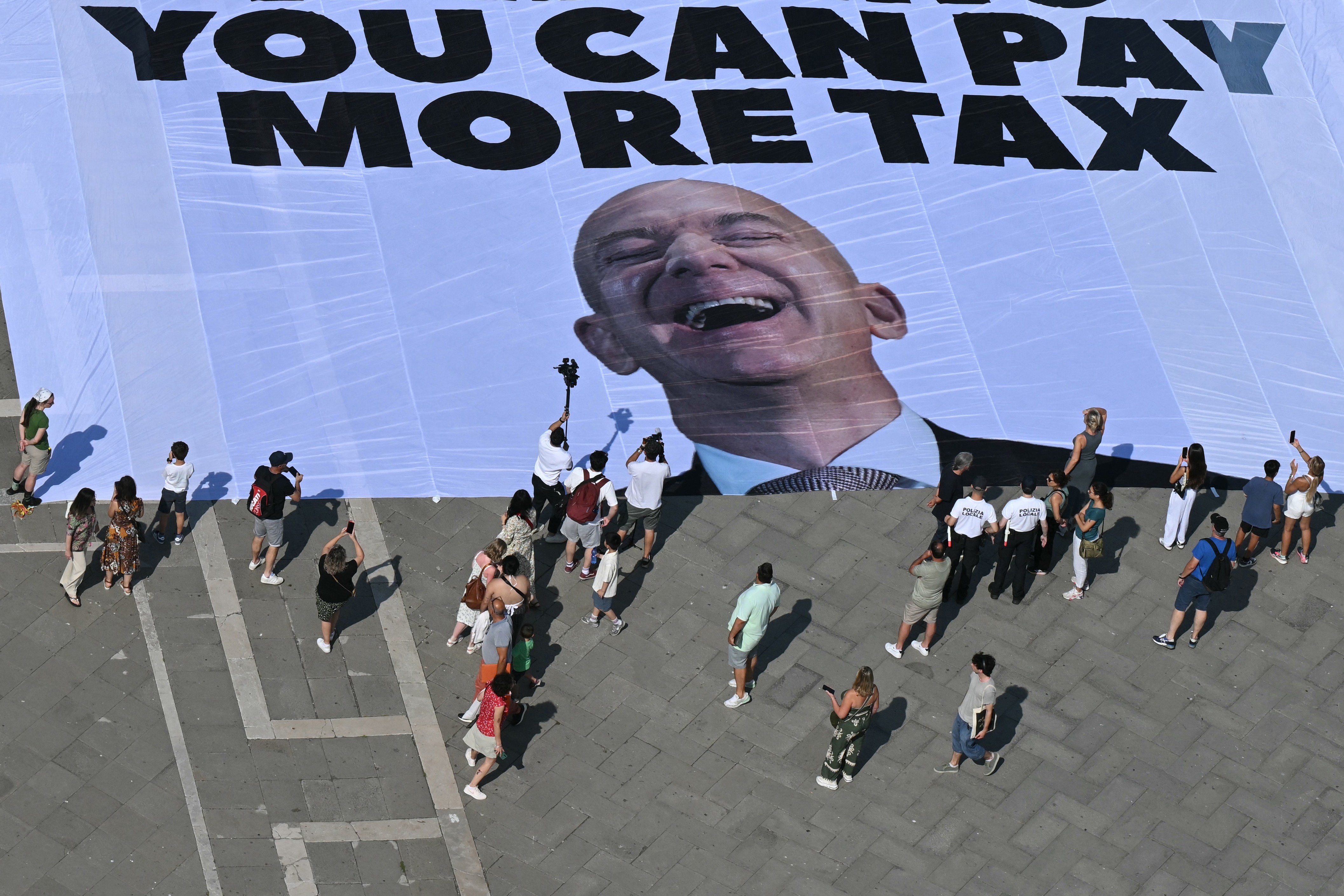Bezos muda festa de casamento para local isolado em Veneza por temor de protestos, diz agência