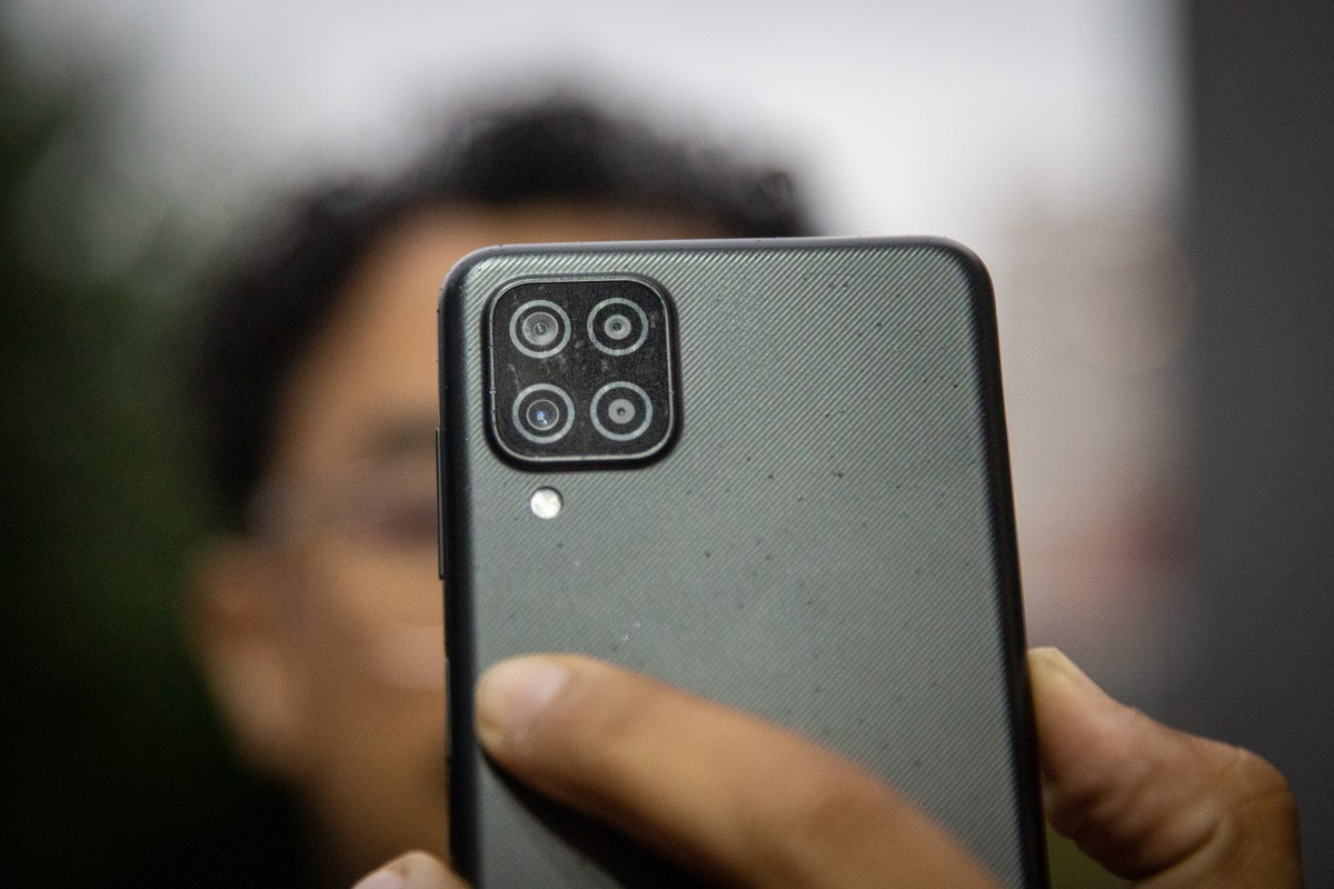 Como limpar a lente da câmera do celular? | Celulares | G1