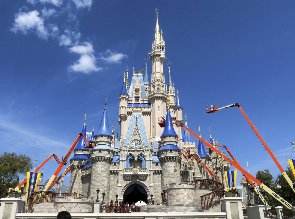 Disney anuncia medidas sanitárias e de segurança em parques para a  reabertura em julho nos EUA, Turismo e Viagem
