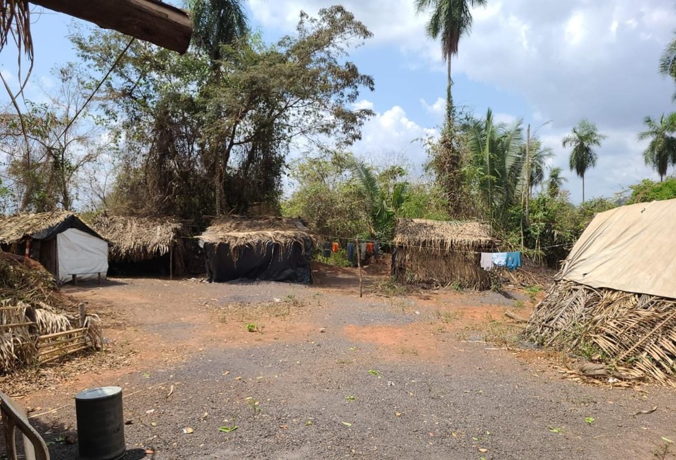 "Cabanas" e "barracos" utilizados por trabalhadores em garimpo. — Foto: Polícia Federal (PF)