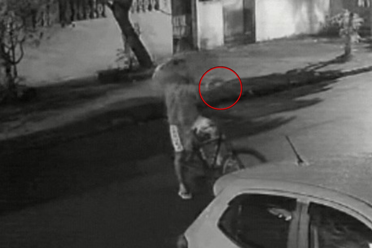 Vídeo mostra homem apontando arma para mãe e filha após saída da escola no litoral de SP