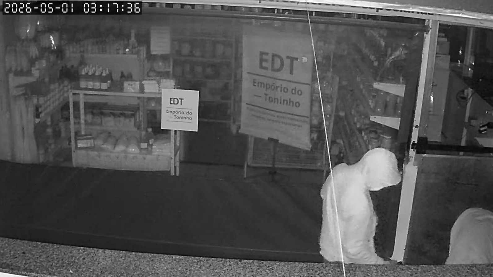 Ladrões invadem Mercadão de Barretos e fazem série de furtos; VÍDEO
