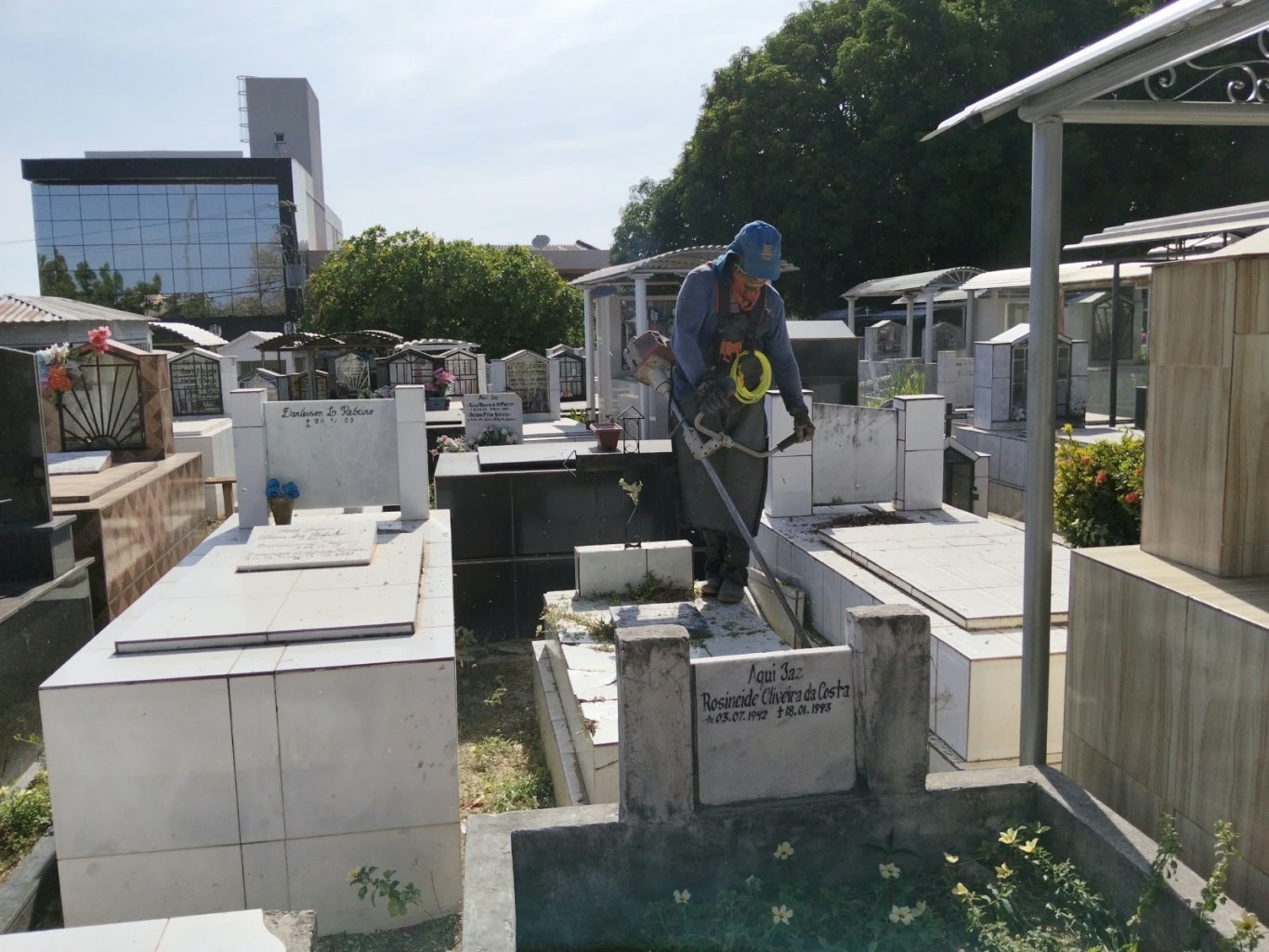 Cemitérios de Santarém entram na reta final de preparação para o Dia de Finados