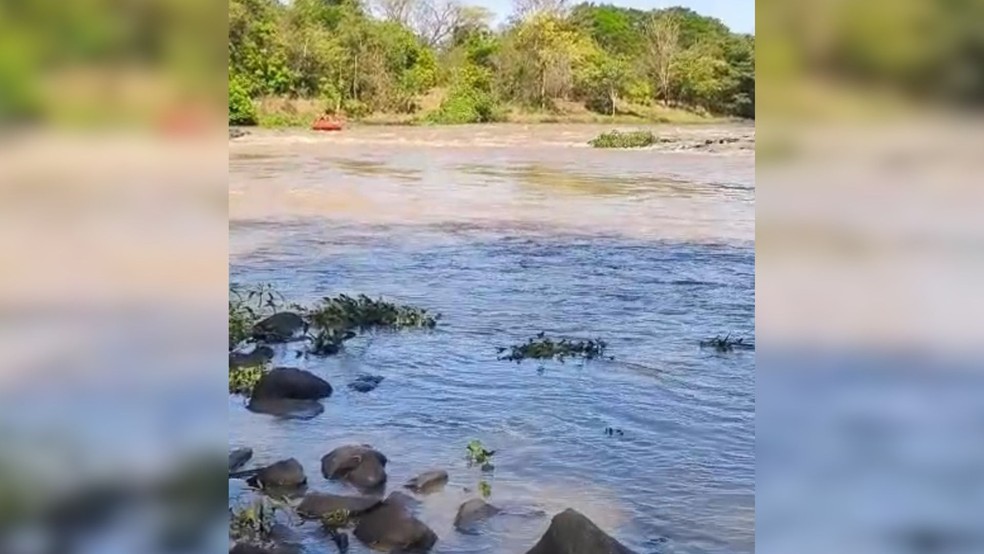 Homem desaparece após mergulhar na cachoeira de Duplo Céu, em Palestina (SP) — Foto: Reprodução / Whatsapp