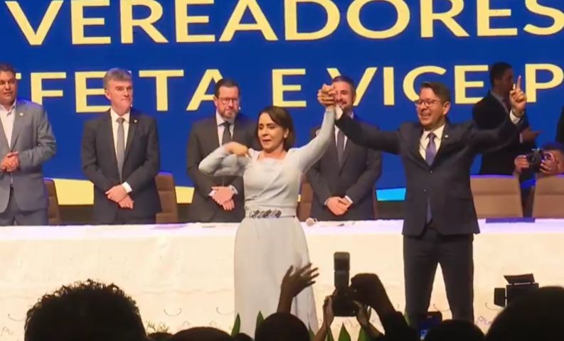 'Assumo o compromisso de cuidar das pessoas', diz Emília Corrêa ao ser empossada prefeita de Aracaju