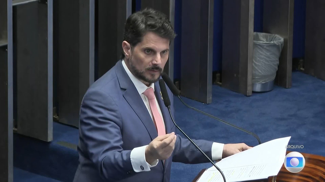 Defesa entrou com pedido para evitar eventual prisão de Marcos do Val na chegada ao país