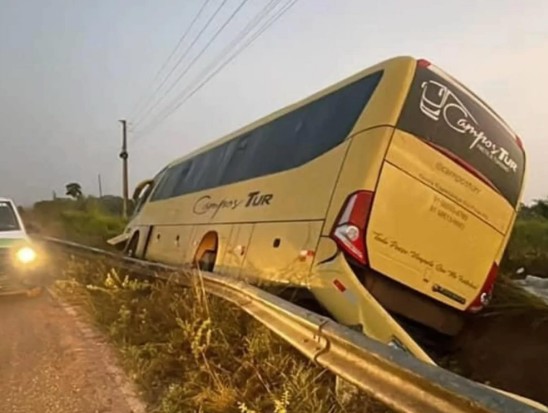 Ônibus com pacientes e acompanhantes para atendimento em Belém capota no PA; idoso morre e outras 3 pessoas saem feridas