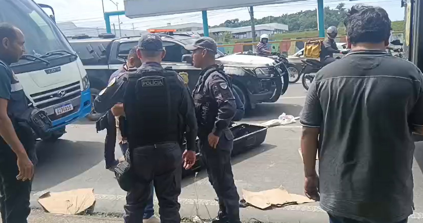 Motociclista morre e idosa fica em estado grave após acidente de trânsito na Avenida Torquato Tapajós