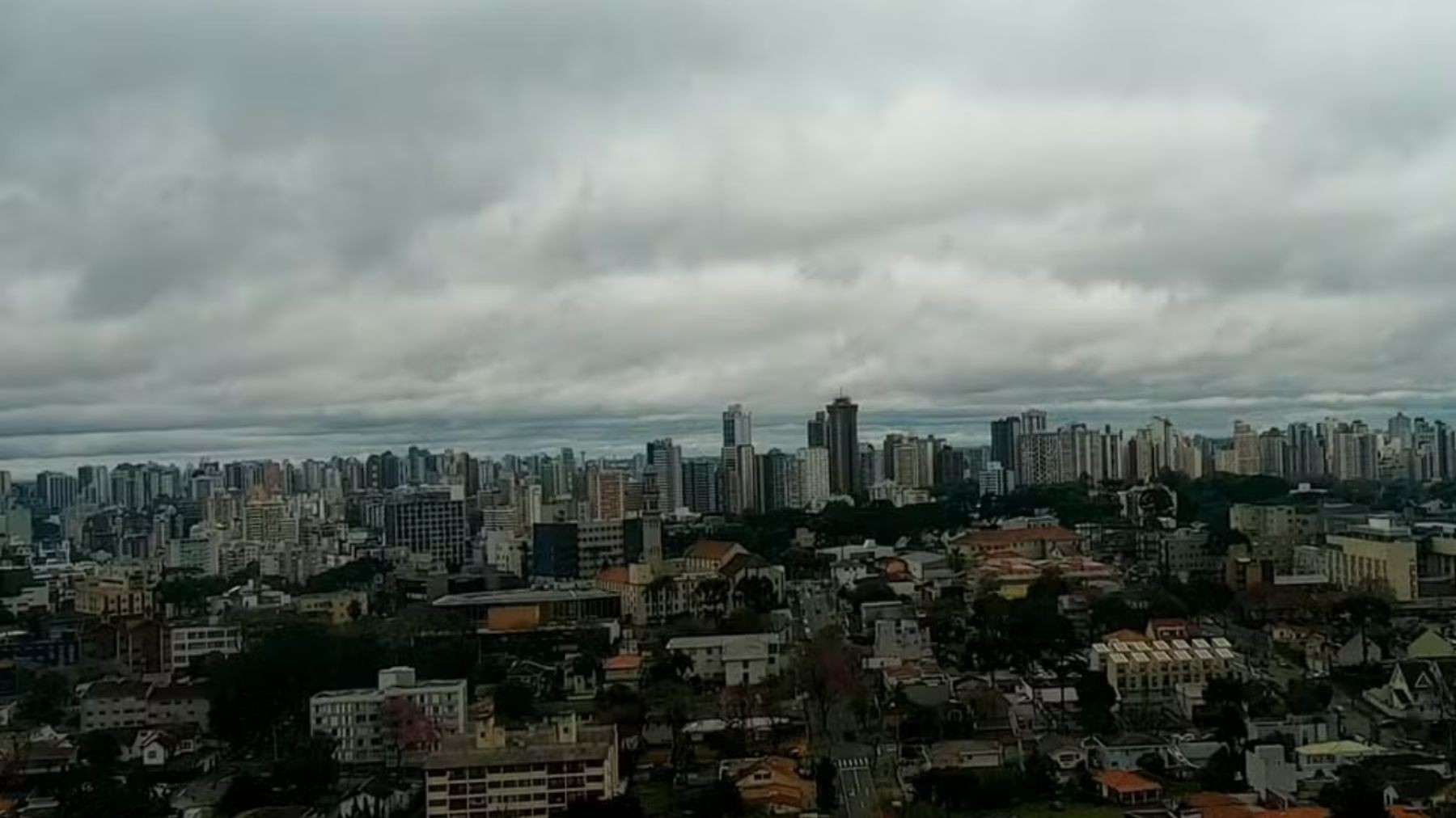 Paraná terá chuva no fim de semana e frio no feriado de 7 de setembro; confira previsão do tempo