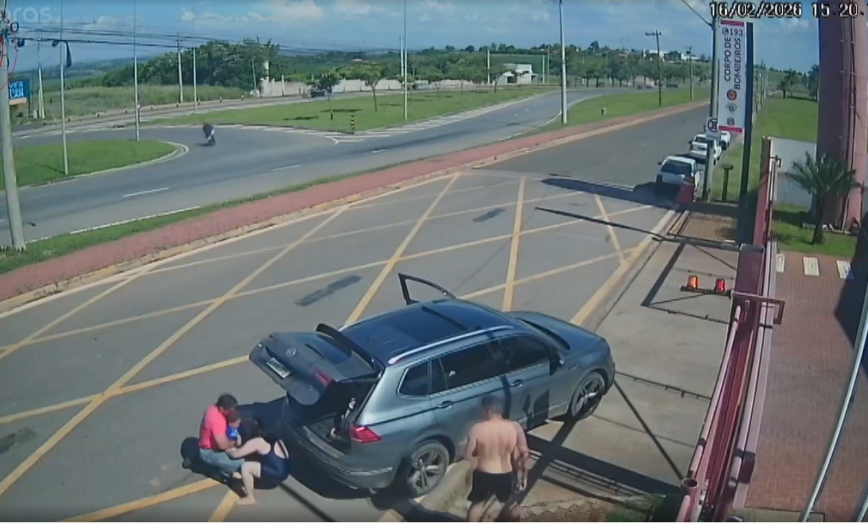 VÍDEO: bombeiros salvam criança de 2 anos engasgada em Porto Feliz