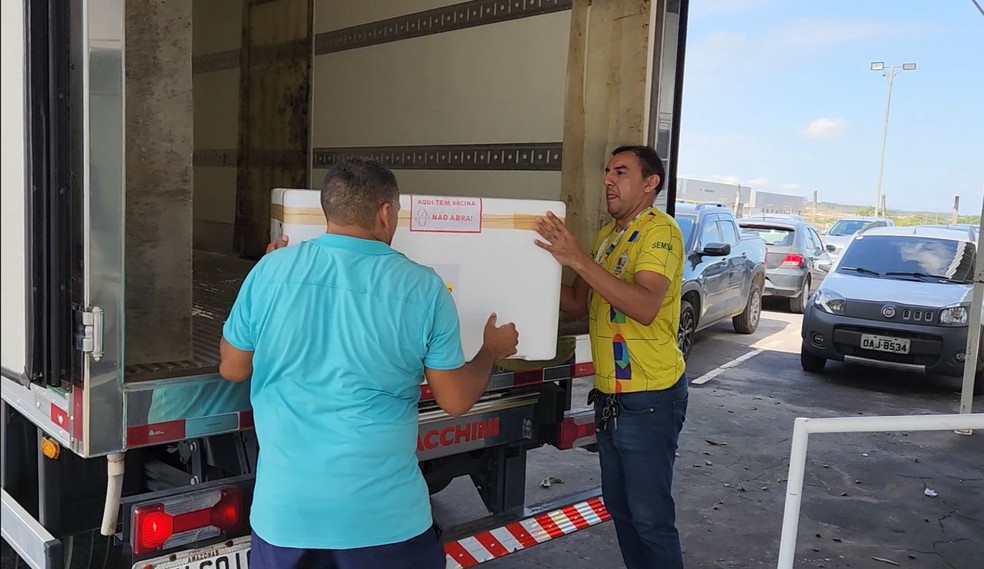 FVS inicia distribuição de doses da vacina contra dengue para Secretarias Municipais de Saúde no AM. — Foto: Carolina Diniz/Rede Amazônica