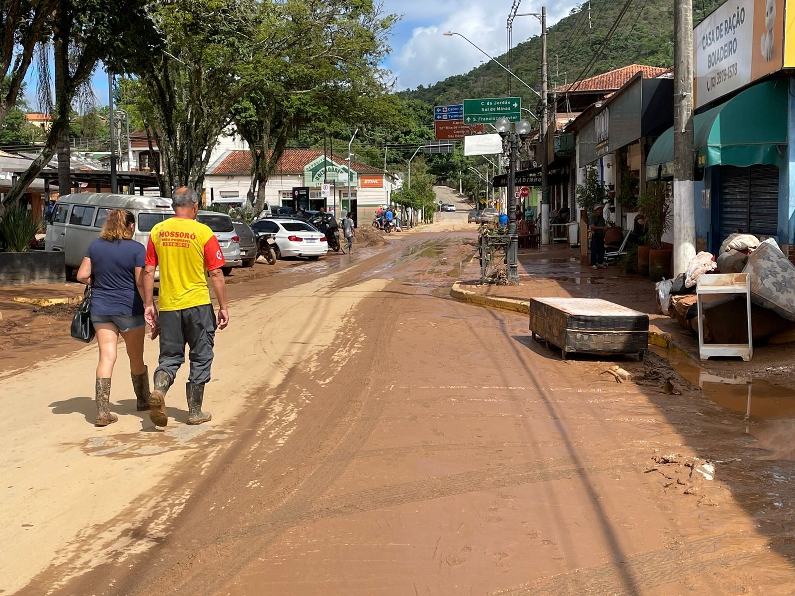 Monteiro Lobato (SP) amanhece cheia de lama após temporal que deixou 100 moradores fora de casa