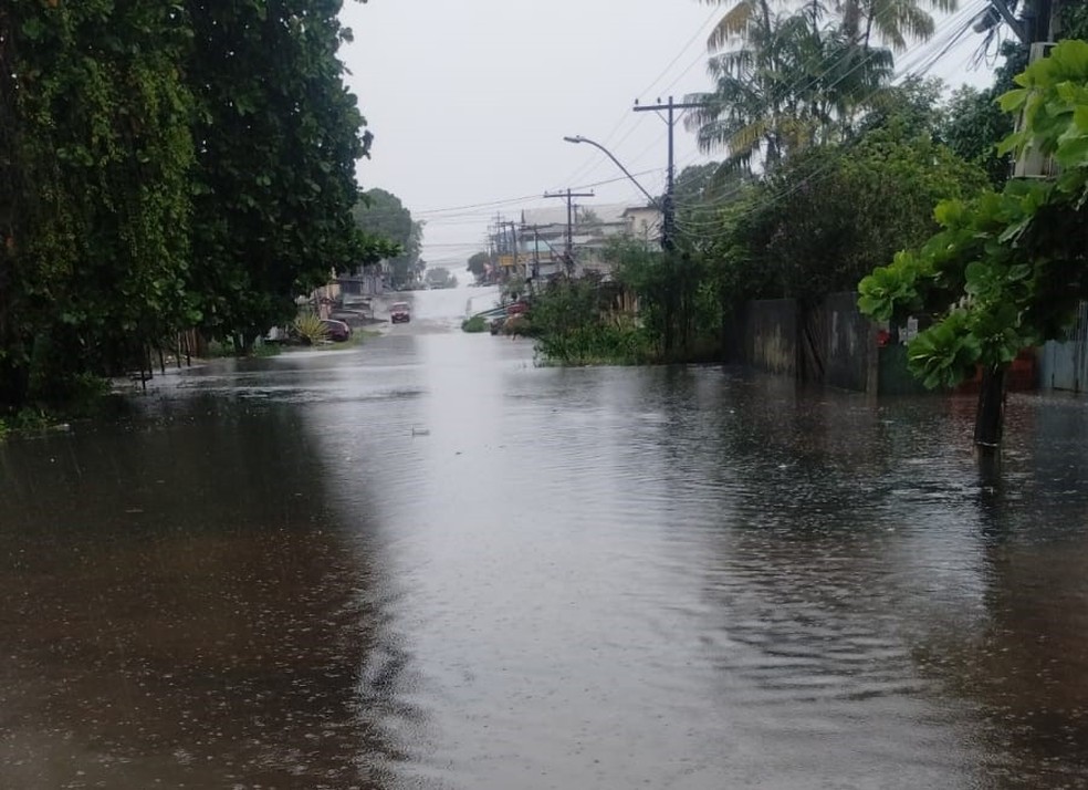 Ruas alagadas em função das fortes chuvas em Macapá — Foto: Redes sociais/divulgação
