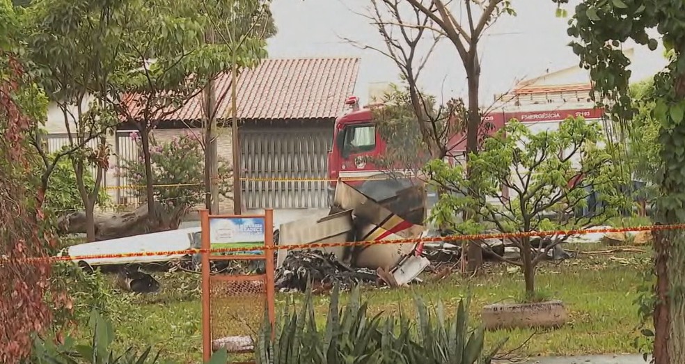Avião monomotor cai em Jaboticabal e mata cinco pessoas — Foto: Reprodução/TV Globo