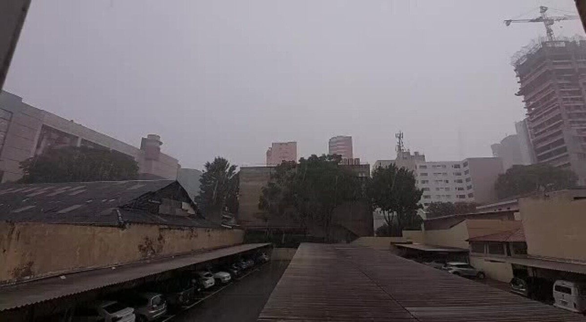 Chuva forte deixa vários bairros de SP em estado de atenção neste ...