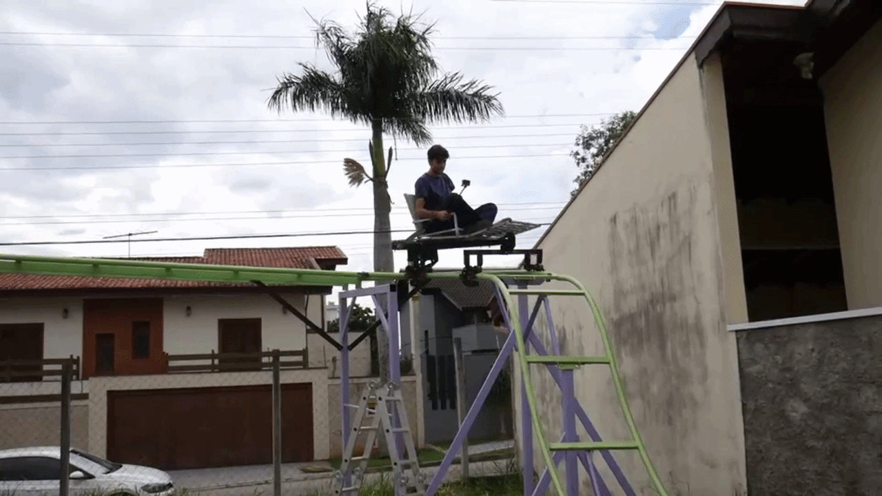 Jovem que fez montanha-russa no quintal é contratado para montar atração gigante do Cacau Park