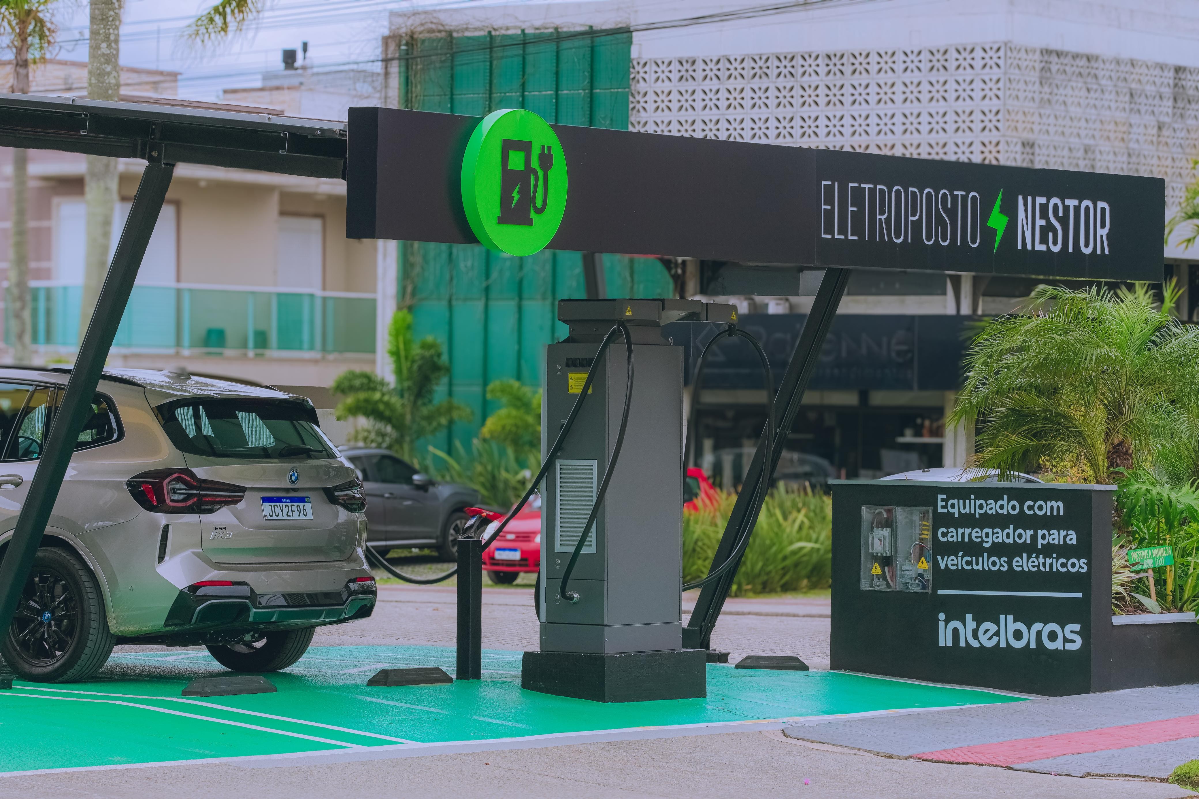 Garopaba recebe primeiro eletroposto em posto de combustíveis no litoral sul de SC