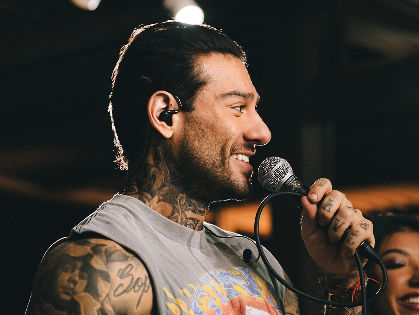 Lucas Lucco traz Nirvana, Coldplay, Red Hot Chili Peppers e Limp Bizkit para o universo do piseiro no álbum 'Deu rock'