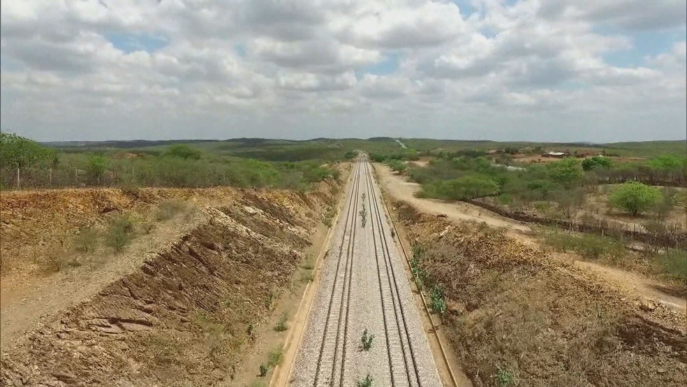 Ferrovia Transnordestina, em Pernambuco, uma das citadas pelos presidenciáveis — Foto: Reprodução/TV Globo