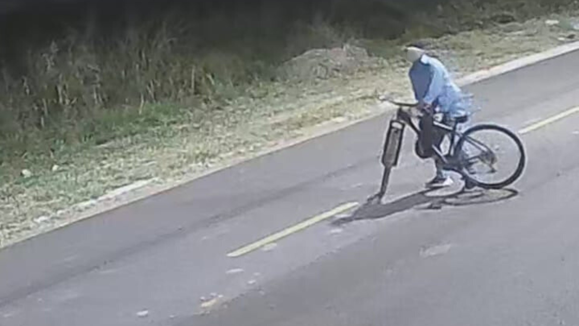VÍDEO: mulher é perseguida por homem de bicicleta durante corrida em Araçatuba