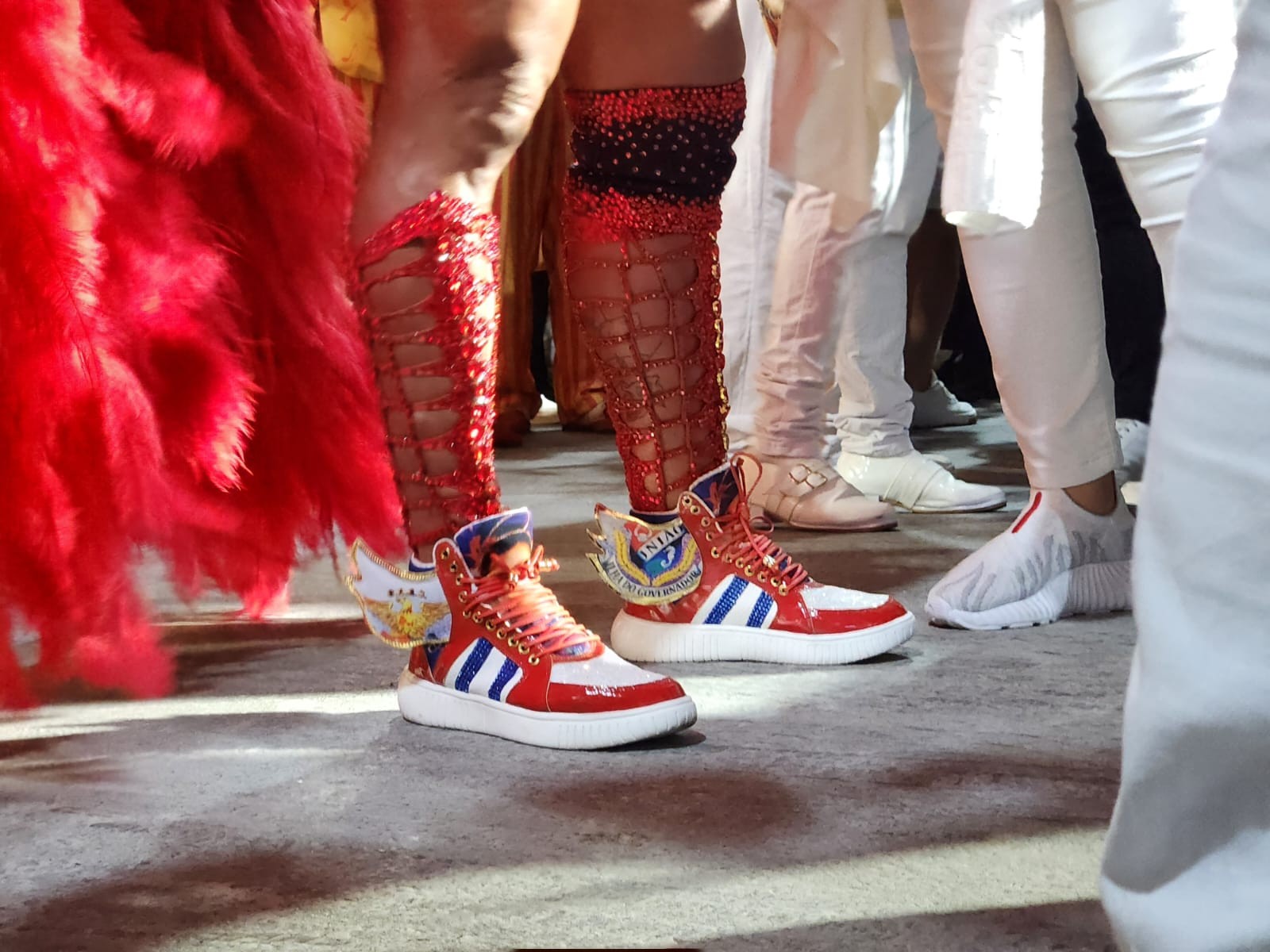 Gracy vai de tênis ao desfile da União da Ilha