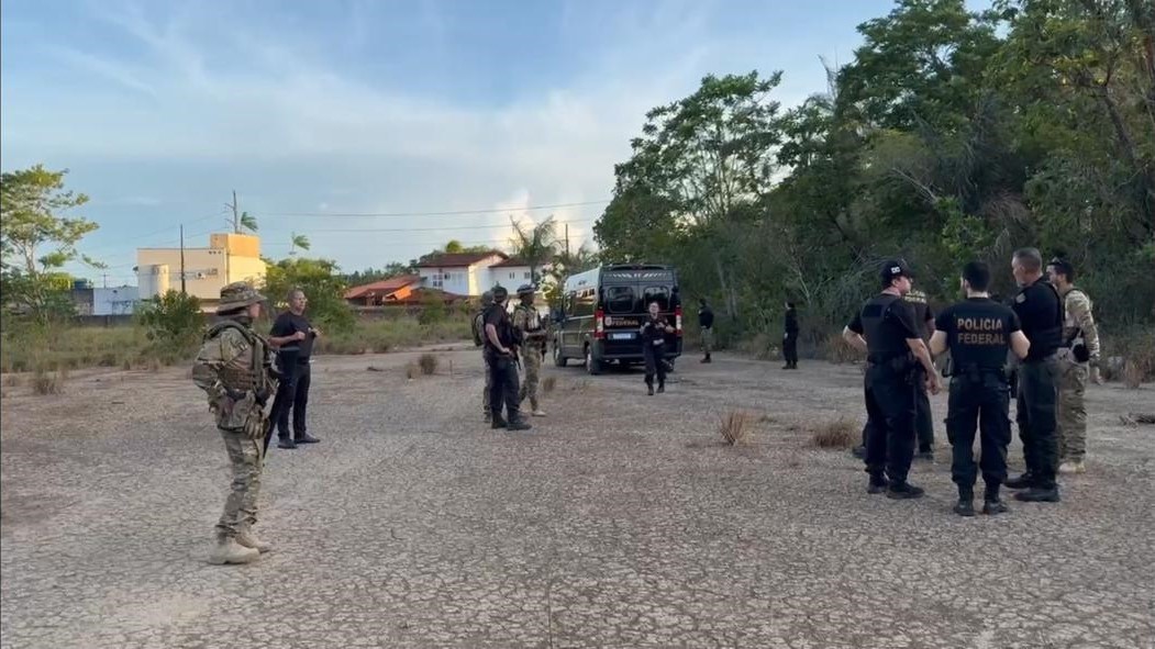PF prende 12 pessoas durante operação de desocupação em área do aeroporto de Macapá