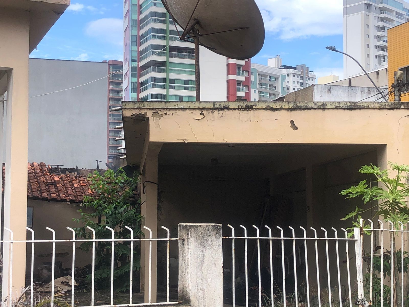 Incêndio atinge casa desocupada na Rua Alvarenga Pinto, no Centro de Campos; ninguém ficou ferido