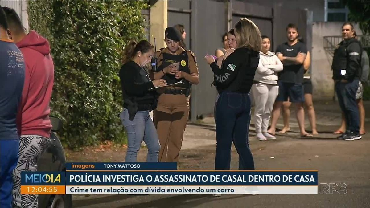 Polícia investiga o assassinato de casal dentro de casa