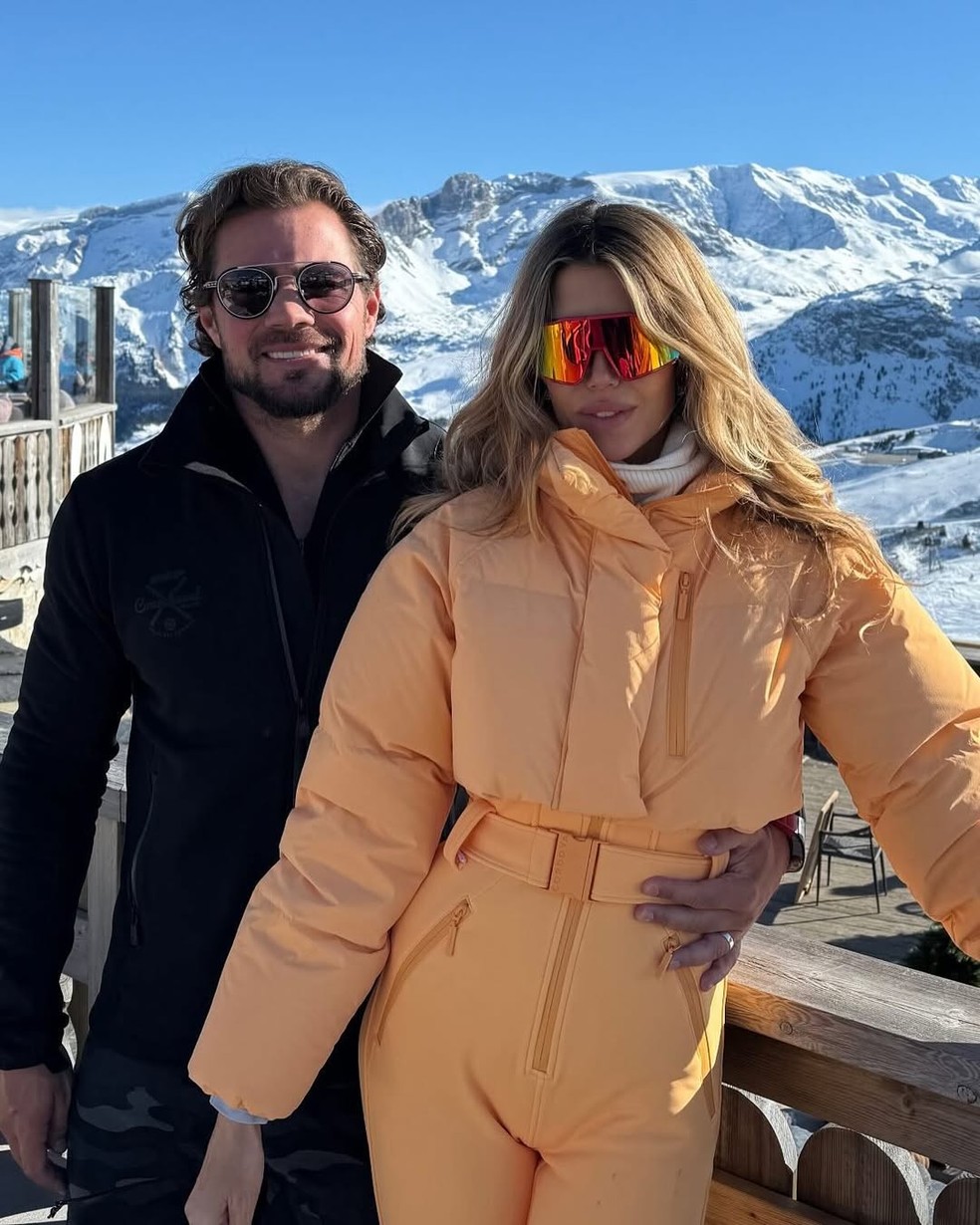 Daniel Vorcaro e a namorada Martha Graeff em viagem aos Alpes franceses — Foto: Instagram Martha Graeff / reprodução