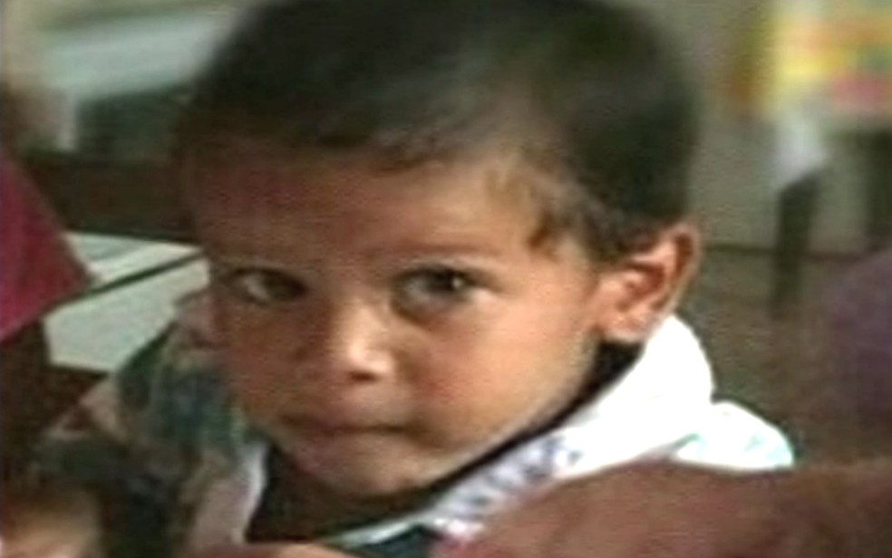 Alexandre Coutrim Rodrigues &eacute; encontrado morto em monte de chamas em fazenda de Piranhas, Goi&aacute;s &mdash; Foto: Reprodu&ccedil;&atilde;o/ TV Anhanguera