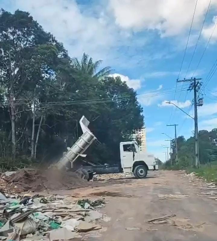 Dois homens são presos suspeitos de despejar lixo em área de preservação ambiental no bairro Ponta Negra