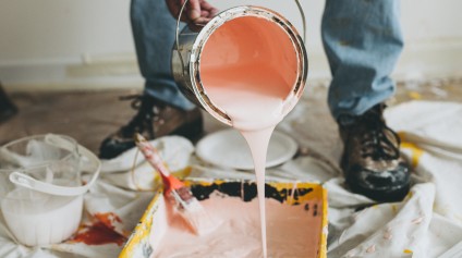 Rolo, pincel ou desempenadeira: qual usar em cada pintura?