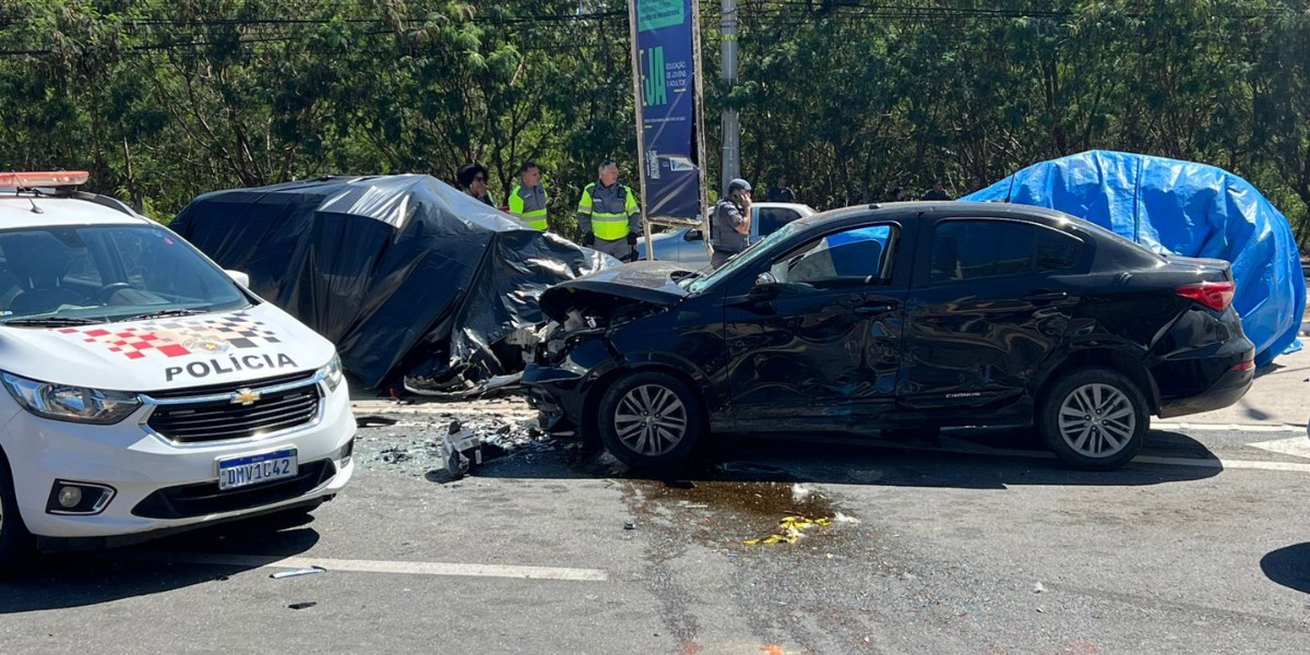 Perseguição da PM a carro furtado termina em batida e cinco feridos em Campinas