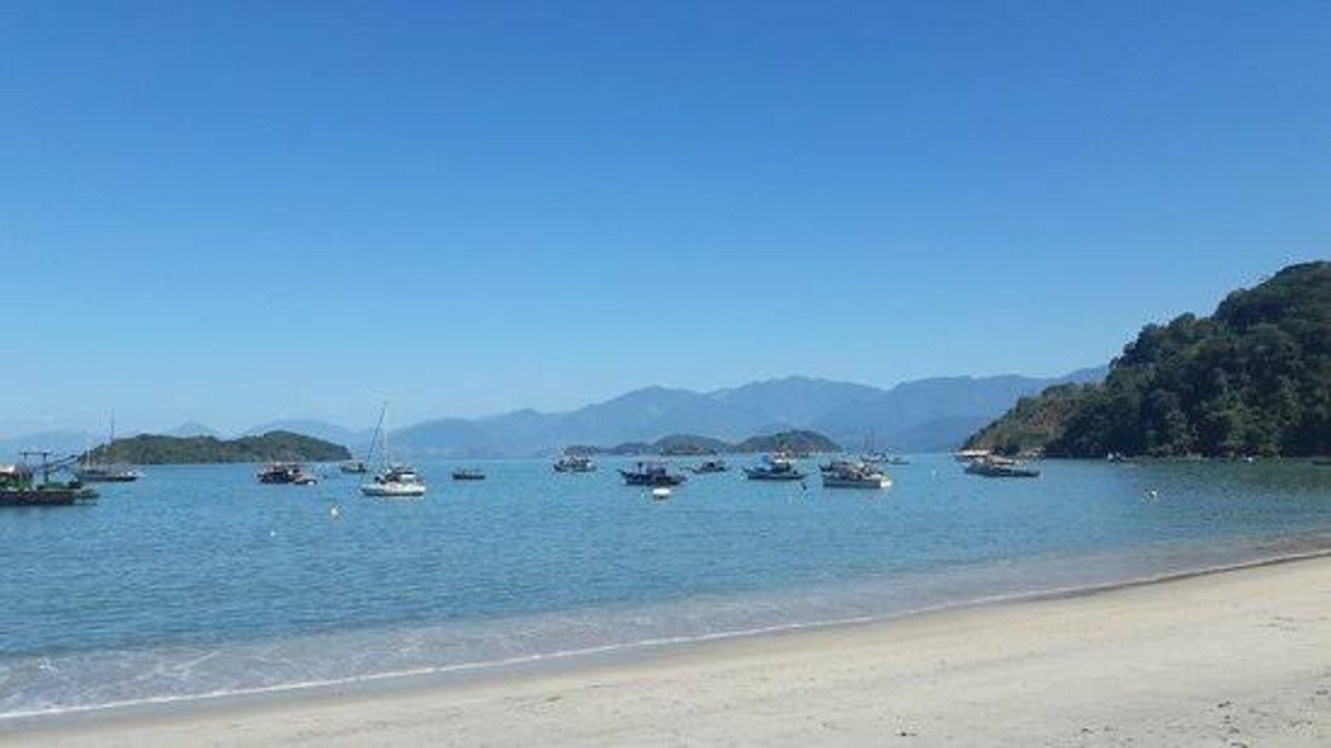 Pescador desaparece no mar durante ventania em Paraty