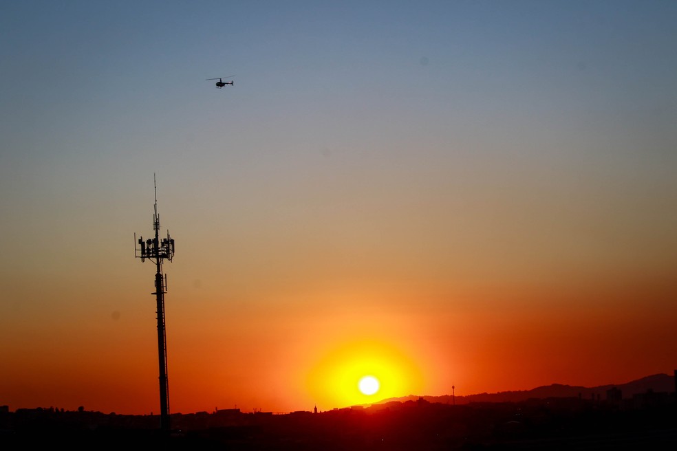 Pôr do sol visto da região oeste da capital paulista. — Foto: Aloisio Mauricio/Fotoarena/Estadão Conteúdo