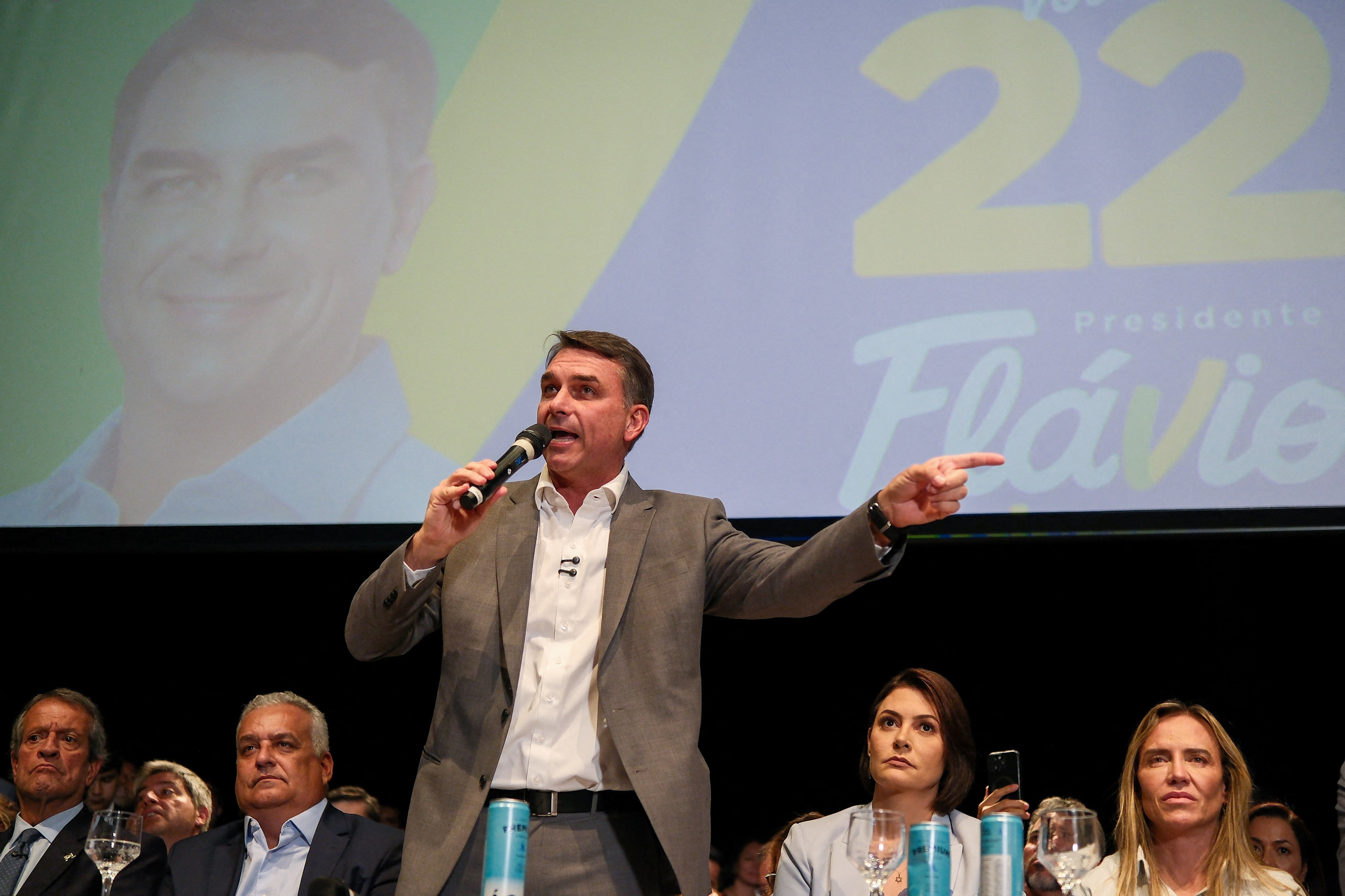 Primeiro Datafolha do 2º turno será termômetro das campanhas, com Flávio esperando aumentar distância para Lula