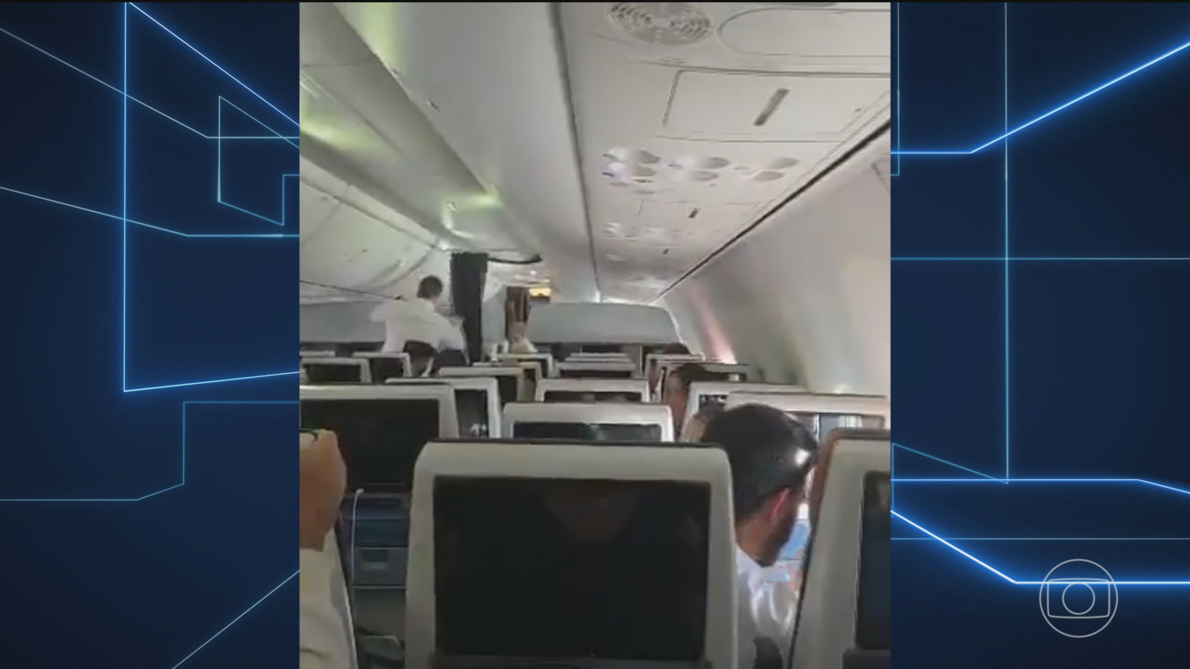 Sangue e pânico a bordo: segunda equipe de pilotos que viajava como passageiros estabilizou avião | G1