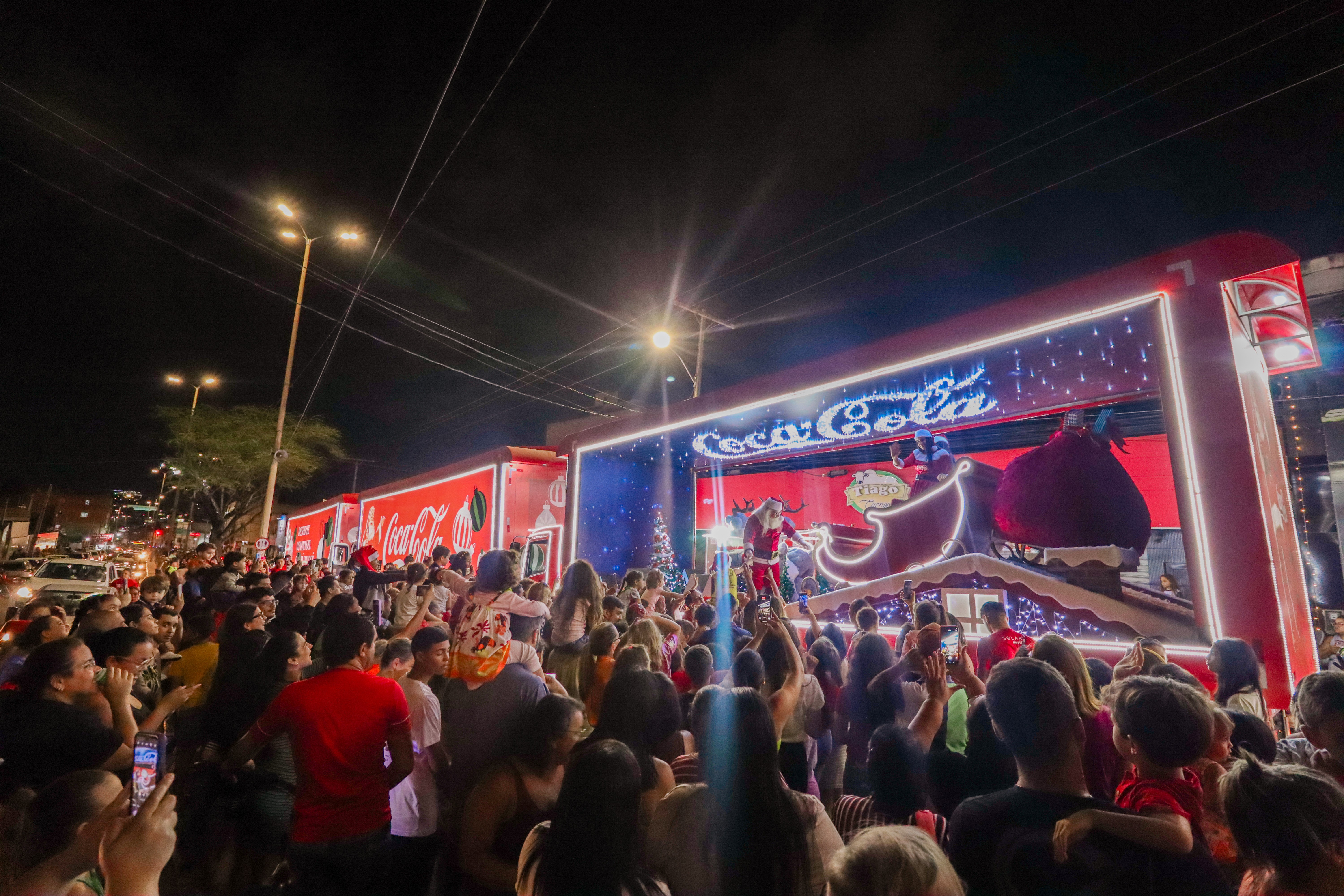 Caravana da Coca-Cola com Papai e Mamãe Noel visita Caruaru em outubro, confira trechos e horários