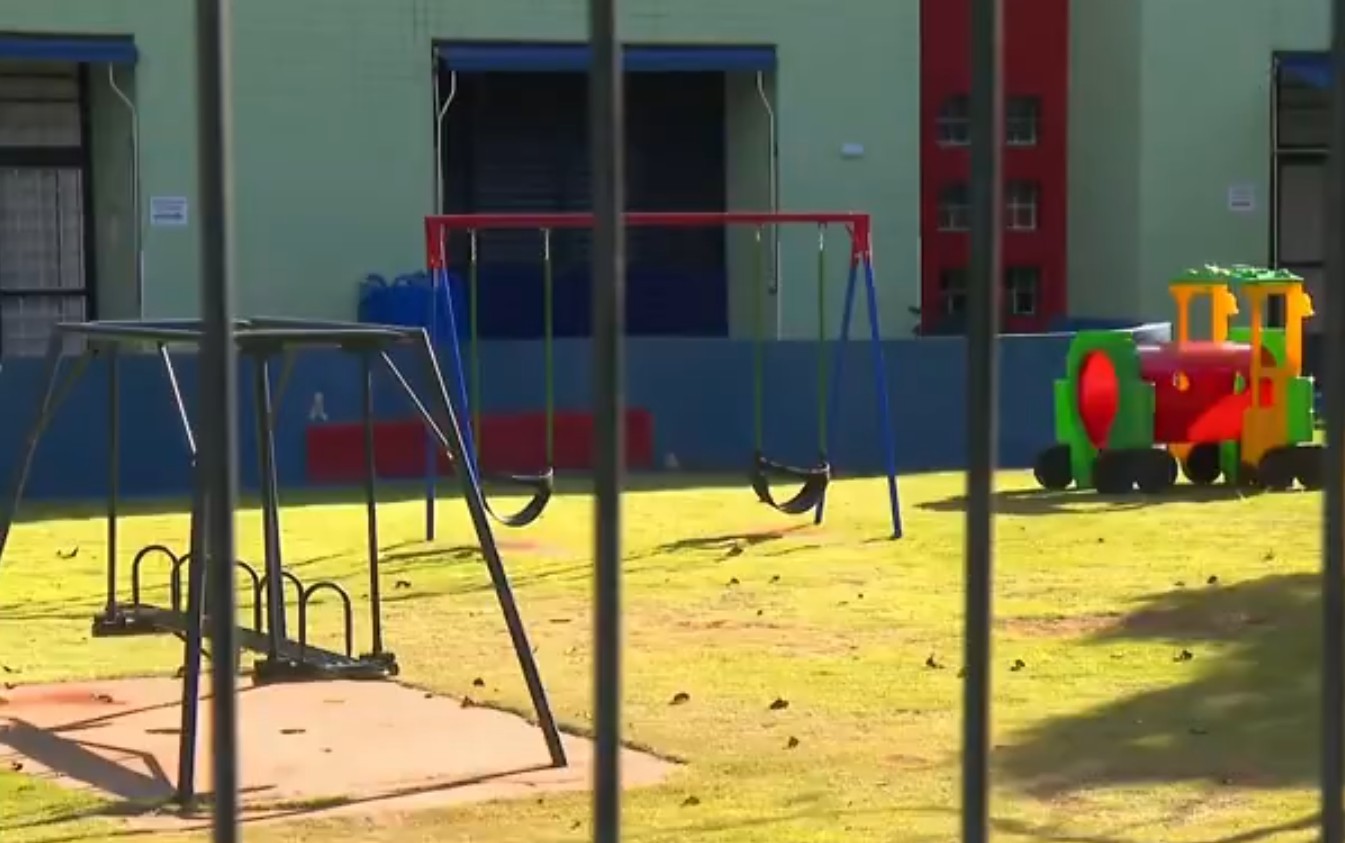 TCE-MG suspende novas adesões a programa que transfere gestão de escolas estaduais para municípios