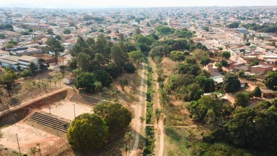Prefeitura no Entorno do DF lança concurso com 1,2 mil vagas e salários de até R$ 9,5 mil - Há oportunidades para diversas áreas, como ensino, assistência social e saúde, em Planaltina de Goiás. Inscrições estarão abertas entre os dias 27 de outubro e 4 de dezembro.