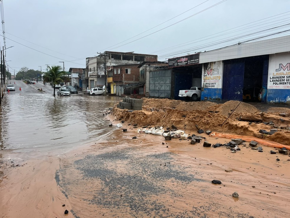 Avenida Solange Nunes, em Cidade Nova, alagada — Foto: Philipe Salvador/Inter TV Cabugi
